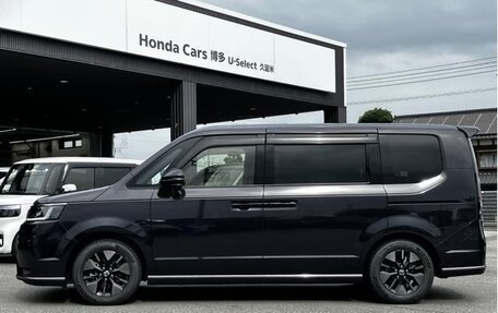 Honda Stepwgn, 2023 год, 2 050 000 рублей, 3 фотография