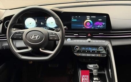Hyundai Elantra, 2023 год, 1 340 000 рублей, 12 фотография