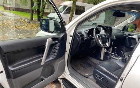 Toyota Land Cruiser Prado 150 рестайлинг 2, 2011 год, 2 950 000 рублей, 10 фотография
