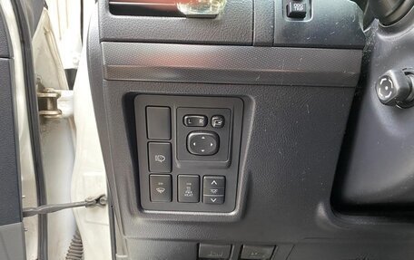 Toyota Land Cruiser Prado 150 рестайлинг 2, 2011 год, 2 950 000 рублей, 9 фотография