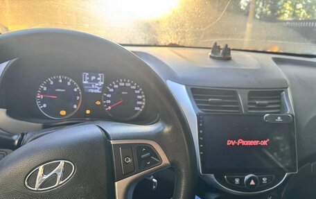 Hyundai Solaris II рестайлинг, 2014 год, 900 000 рублей, 2 фотография