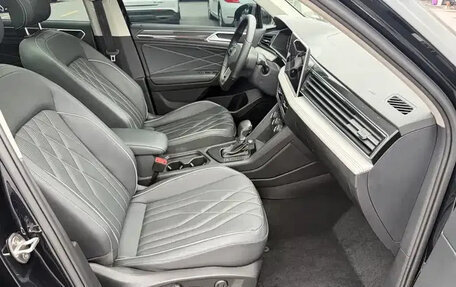 Volkswagen Tiguan II, 2023 год, 2 519 700 рублей, 8 фотография