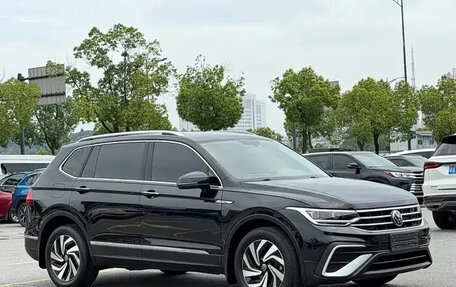 Volkswagen Tiguan II, 2023 год, 2 519 700 рублей, 3 фотография