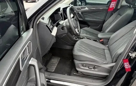Volkswagen Tiguan II, 2023 год, 2 519 700 рублей, 9 фотография