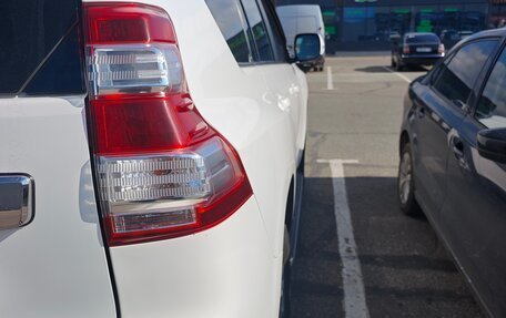 Toyota Land Cruiser Prado 150 рестайлинг 2, 2014 год, 3 400 000 рублей, 14 фотография