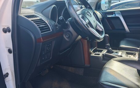 Toyota Land Cruiser Prado 150 рестайлинг 2, 2014 год, 3 400 000 рублей, 23 фотография