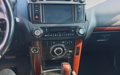 Toyota Land Cruiser Prado 150 рестайлинг 2, 2014 год, 3 400 000 рублей, 27 фотография