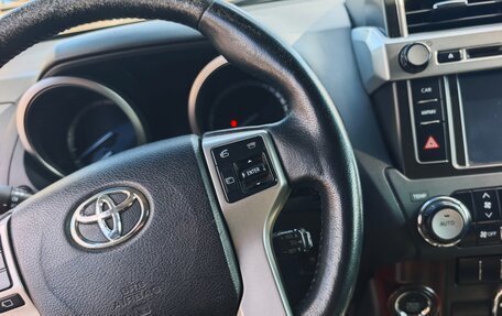 Toyota Land Cruiser Prado 150 рестайлинг 2, 2014 год, 3 400 000 рублей, 26 фотография