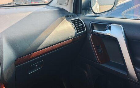 Toyota Land Cruiser Prado 150 рестайлинг 2, 2014 год, 3 400 000 рублей, 28 фотография
