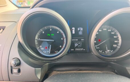 Toyota Land Cruiser Prado 150 рестайлинг 2, 2014 год, 3 400 000 рублей, 29 фотография