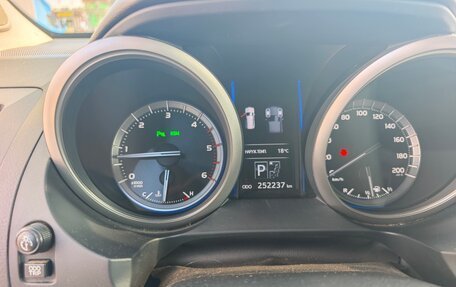 Toyota Land Cruiser Prado 150 рестайлинг 2, 2014 год, 3 400 000 рублей, 30 фотография