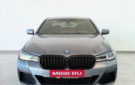 BMW 5 серия, 2021 год, 5 990 000 рублей, 2 фотография