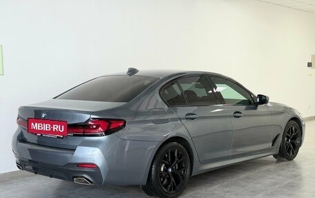 BMW 5 серия, 2021 год, 5 990 000 рублей, 5 фотография