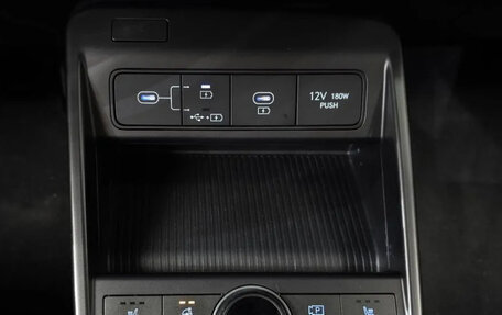 Hyundai Kona, 2023 год, 2 400 000 рублей, 8 фотография