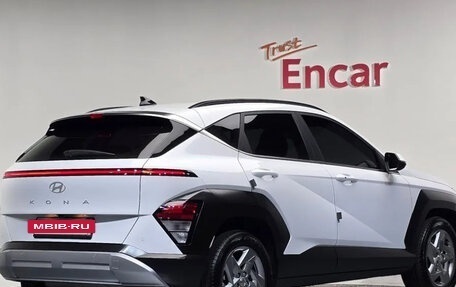 Hyundai Kona, 2023 год, 2 400 000 рублей, 2 фотография