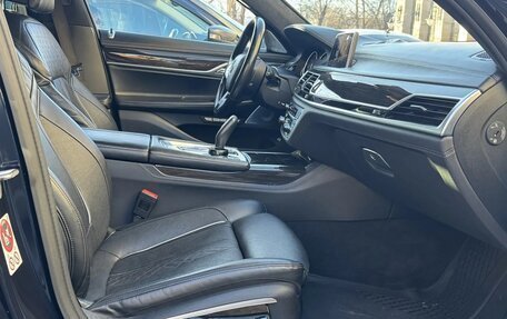 BMW 7 серия, 2015 год, 2 950 000 рублей, 17 фотография