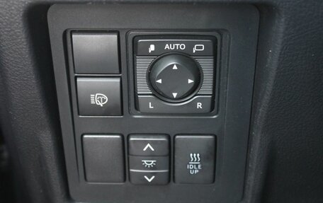 Toyota Land Cruiser Prado 150 рестайлинг 2, 2018 год, 4 200 000 рублей, 16 фотография