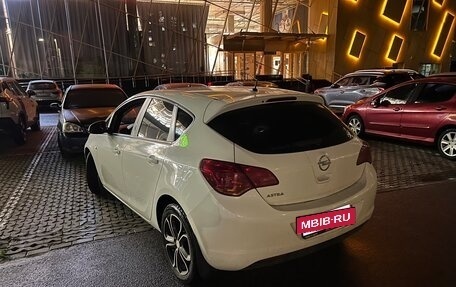 Opel Astra J, 2010 год, 610 000 рублей, 3 фотография