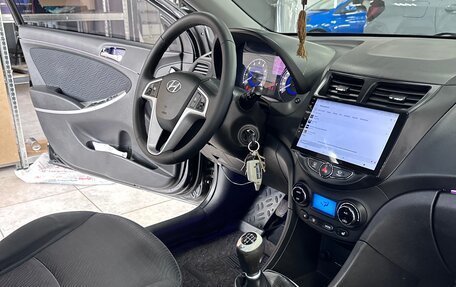 Hyundai Solaris II рестайлинг, 2012 год, 1 200 000 рублей, 5 фотография