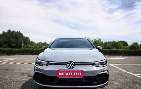 Volkswagen Golf VIII, 2023 год, 2 335 000 рублей, 2 фотография