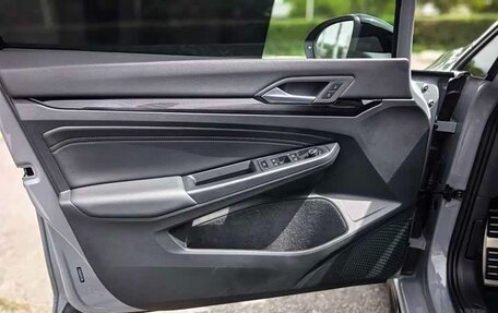 Volkswagen Golf VIII, 2023 год, 2 335 000 рублей, 19 фотография