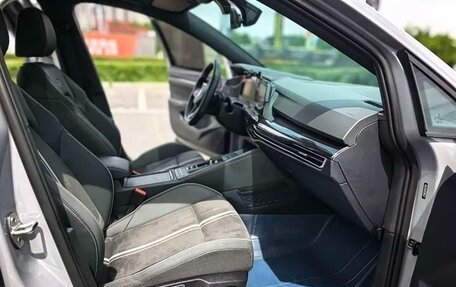 Volkswagen Golf VIII, 2023 год, 2 335 000 рублей, 15 фотография