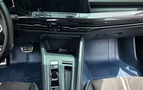 Volkswagen Golf VIII, 2023 год, 2 335 000 рублей, 14 фотография