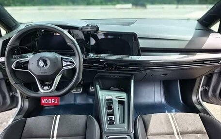 Volkswagen Golf VIII, 2023 год, 2 335 000 рублей, 13 фотография