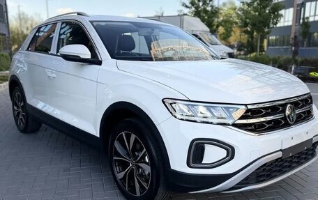 Volkswagen T-Roc I, 2026 год, 2 450 000 рублей, 2 фотография