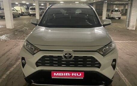 Toyota RAV4, 2021 год, 3 230 000 рублей, 1 фотография
