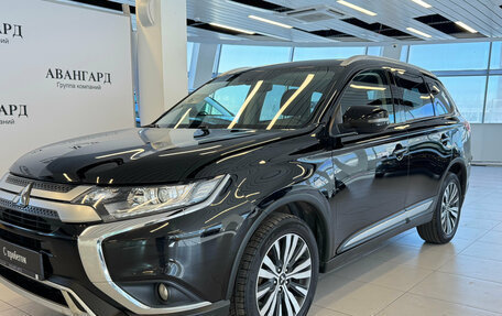 Mitsubishi Outlander III рестайлинг 3, 2019 год, 1 920 000 рублей, 1 фотография