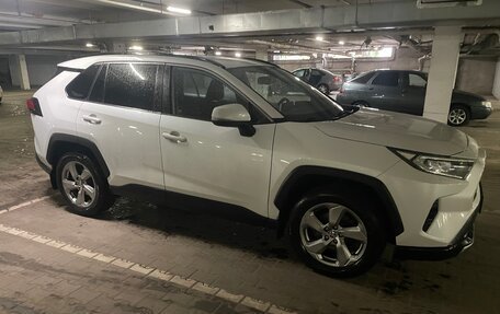 Toyota RAV4, 2021 год, 3 230 000 рублей, 2 фотография