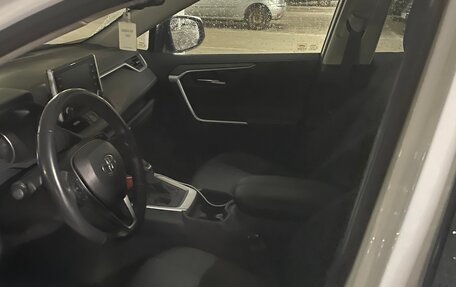 Toyota RAV4, 2021 год, 3 230 000 рублей, 5 фотография