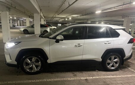 Toyota RAV4, 2021 год, 3 230 000 рублей, 3 фотография