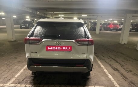 Toyota RAV4, 2021 год, 3 230 000 рублей, 4 фотография