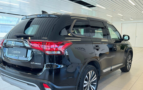 Mitsubishi Outlander III рестайлинг 3, 2019 год, 1 920 000 рублей, 2 фотография