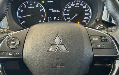 Mitsubishi Outlander III рестайлинг 3, 2019 год, 1 920 000 рублей, 18 фотография