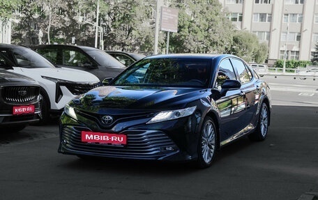 Toyota Camry, 2021 год, 3 000 000 рублей, 1 фотография