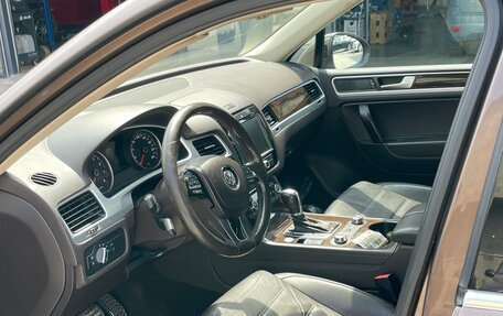 Volkswagen Touareg III, 2012 год, 1 350 000 рублей, 2 фотография