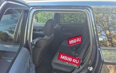 Mitsubishi Outlander III рестайлинг 3, 2018 год, 1 650 000 рублей, 8 фотография