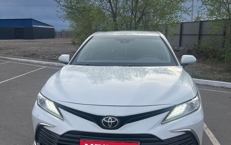 Toyota Camry, 2021 год, 2 800 000 рублей, 1 фотография