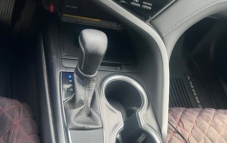 Toyota Camry, 2021 год, 2 800 000 рублей, 10 фотография