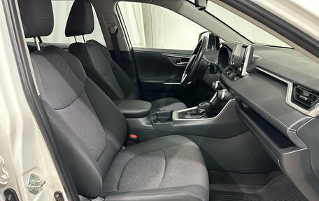 Toyota RAV4, 2021 год, 3 340 000 рублей, 23 фотография