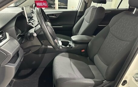 Toyota RAV4, 2021 год, 3 340 000 рублей, 21 фотография