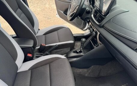 Toyota Yaris XP150 рестайлинг, 2022 год, 1 360 000 рублей, 6 фотография