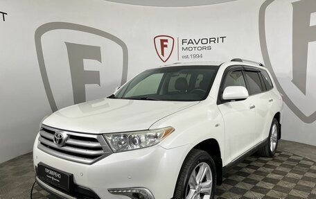 Toyota Highlander III, 2013 год, 2 149 000 рублей, 1 фотография