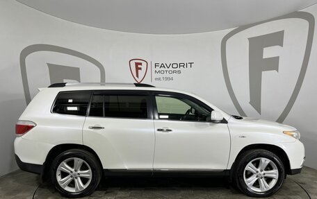 Toyota Highlander III, 2013 год, 2 149 000 рублей, 4 фотография