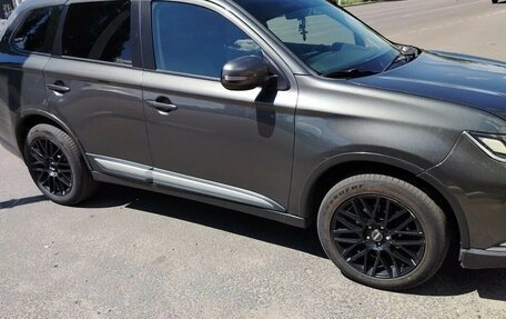 Mitsubishi Outlander III рестайлинг 3, 2015 год, 1 645 000 рублей, 3 фотография