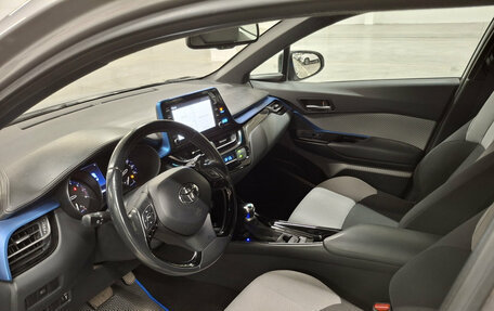 Toyota C-HR I рестайлинг, 2019 год, 2 125 000 рублей, 16 фотография
