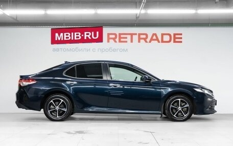 Toyota Camry, 2018 год, 2 300 000 рублей, 4 фотография